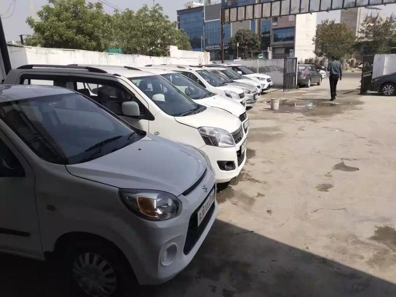 Maruti Alto and WagonR hatchbacks parked in a row